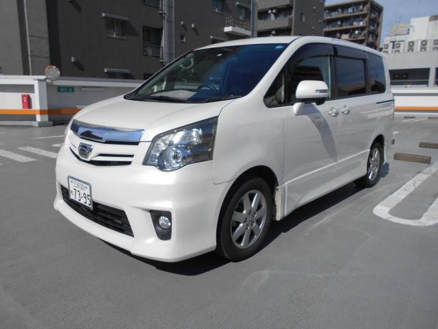TOYOTA NOAH 2013