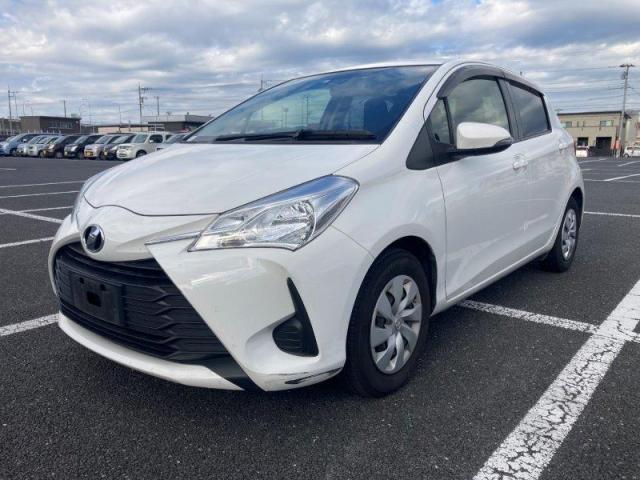 TOYOTA VITZ 2017