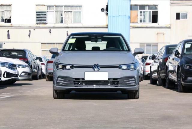 VOLKSWAGEN GOLF 2023