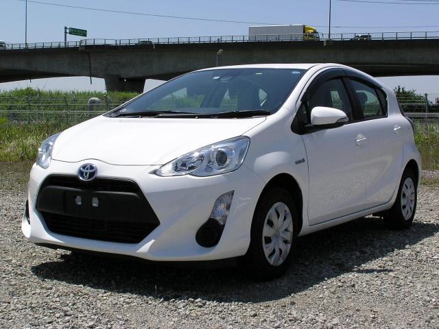TOYOTA AQUA 2016