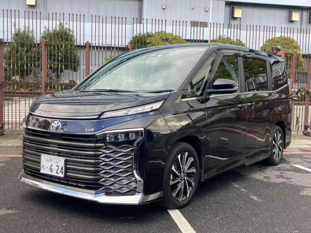TOYOTA VOXY 2022