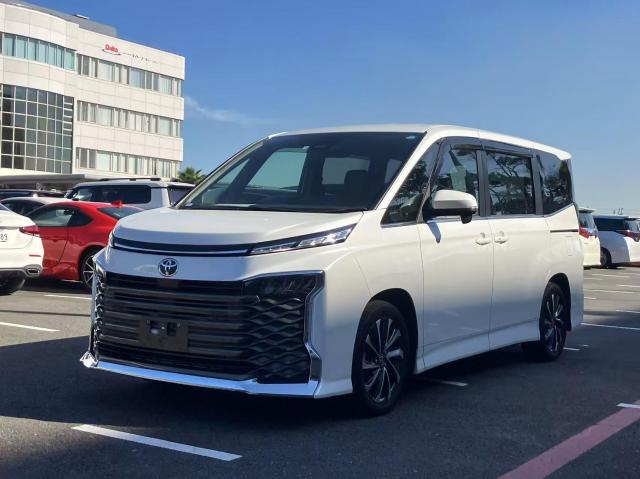 TOYOTA VOXY 2022