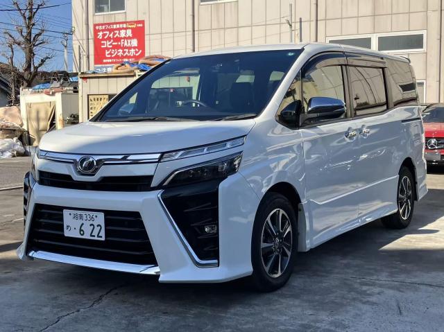 TOYOTA VOXY 2019