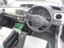 TOYOTA VITZ 2013