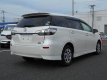 TOYOTA WISH 2013