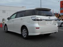 TOYOTA WISH 2013