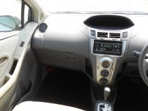 TOYOTA VITZ 2009