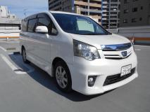 TOYOTA NOAH 2013