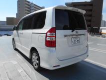 TOYOTA NOAH 2013