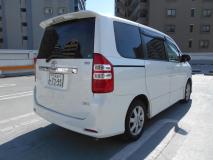 TOYOTA NOAH 2013