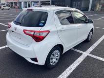 TOYOTA VITZ 2017