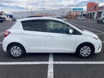 TOYOTA VITZ 2017
