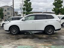 MITSUBISHI OUT LANDER 2013