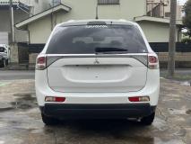 MITSUBISHI OUT LANDER 2013