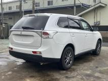 MITSUBISHI OUT LANDER 2013