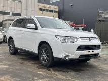 MITSUBISHI OUT LANDER 2013