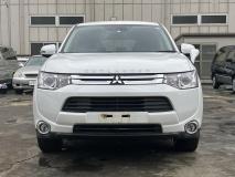 MITSUBISHI OUT LANDER 2013