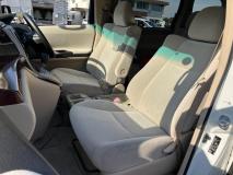 TOYOTA VELLFIRE 2010
