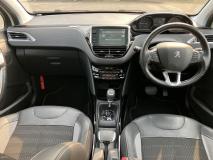 PEUGEOT 2008 2017